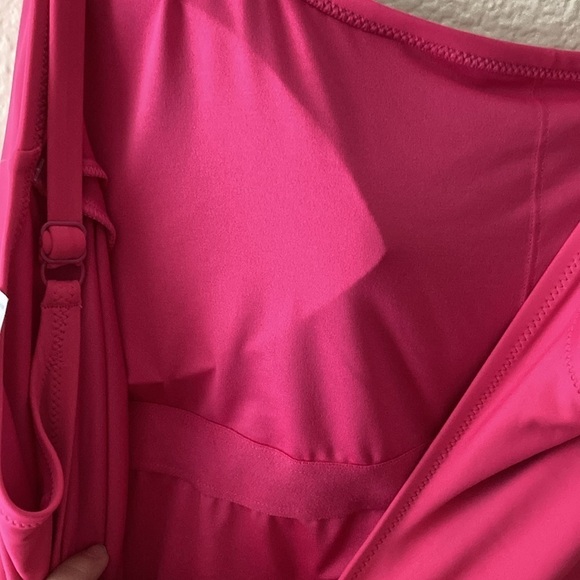 Old Navy Pink One Piece Swimsuit Plus Size 3X Barbie Barbiecore A16 - Picture 8 of 9